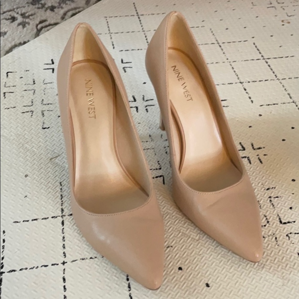 Nine West pump